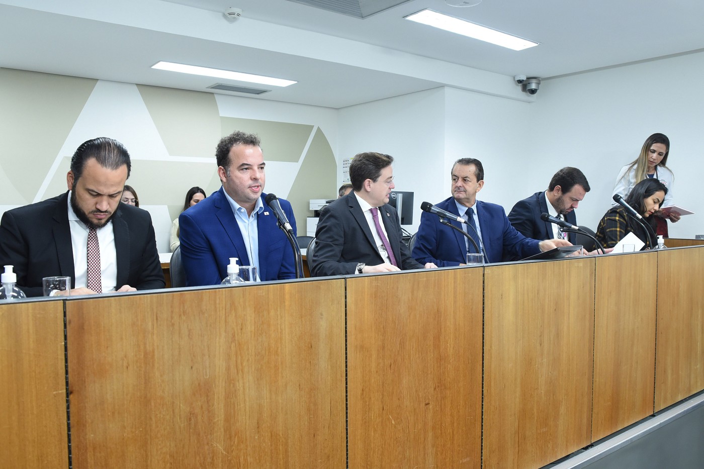 Seinfra presta contas de projetos de infraestrutura do estado no Assembleia Fiscaliza