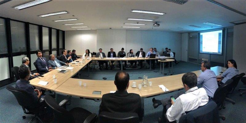 Novo planejamento de obras da MG-050 é apresentado a lideranças e deputados da região